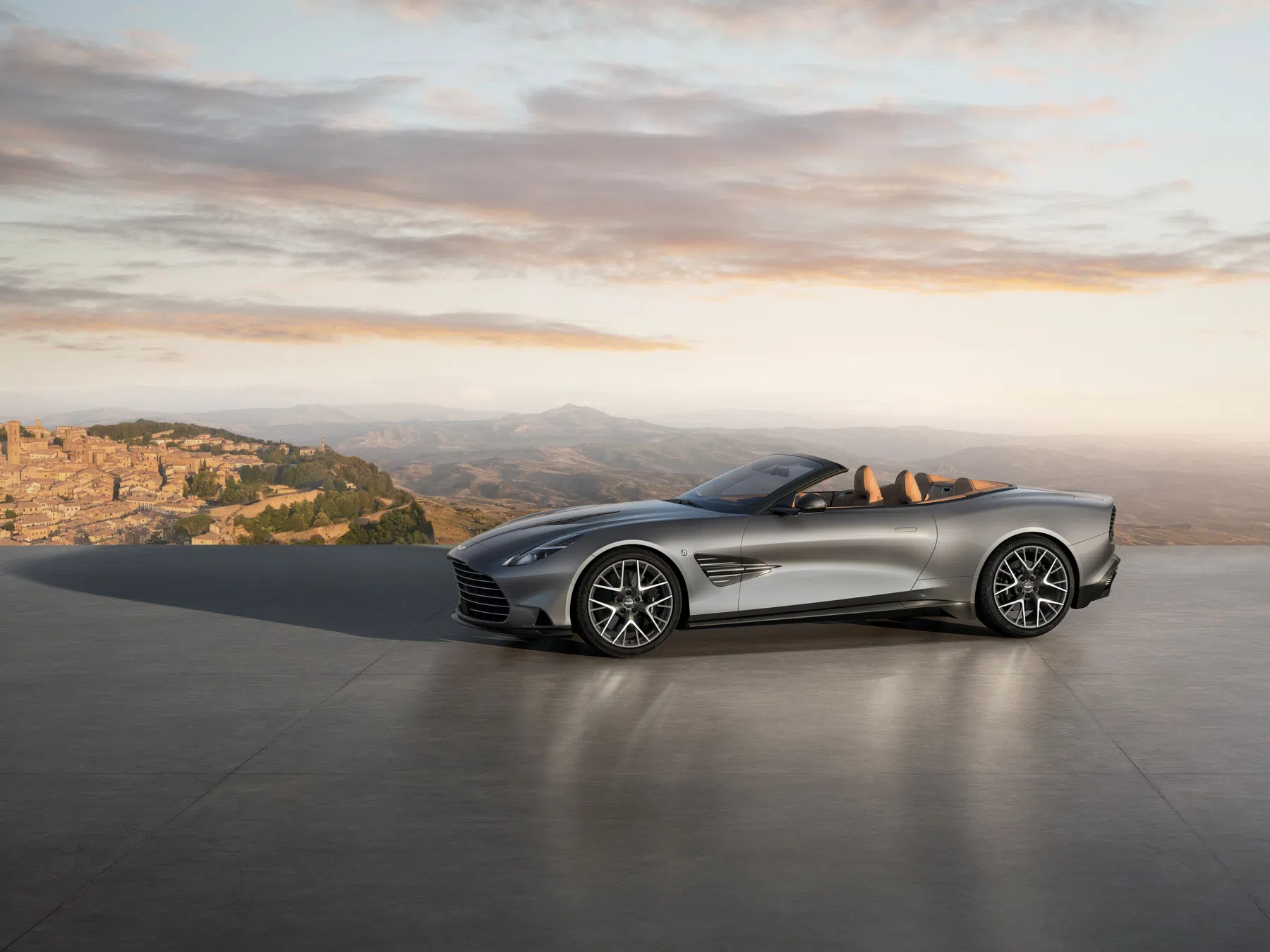 Aston Martin Vanquish 25